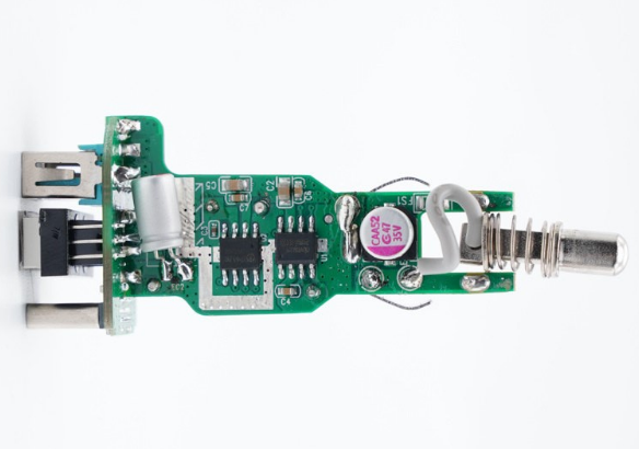 PD 30W输出DC同步开关降压车充方案IP6825T