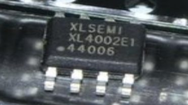 芯龙XL4002降压型单片车充专用芯片2A负载DC/DC转换器输出电压可调ADJ