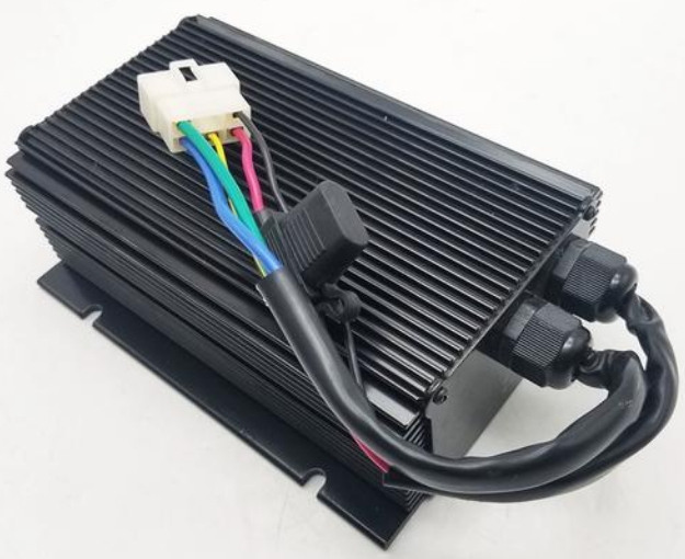 太阳能电动汽车隔离型24V输出DC-DC降压转换器 太阳能电动汽车隔离型24V输出DC-DC降压转换器