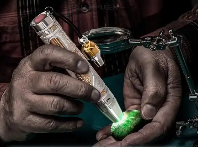 led手电筒可以鉴定玉石吗