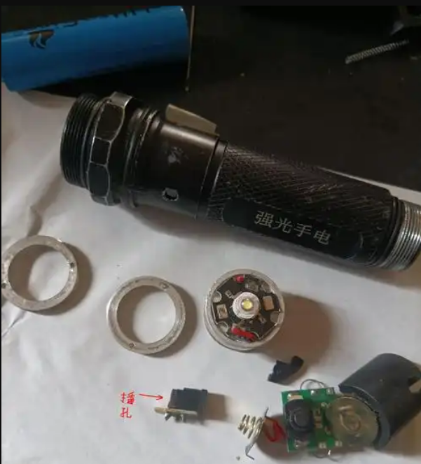 充电强光手电筒维修图解