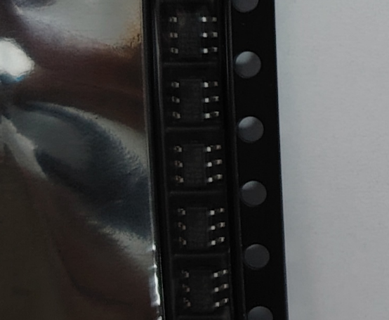 6脚dc-dc降压芯片MD6204实拍图 6脚dc-dc降压芯片MD6204实拍图