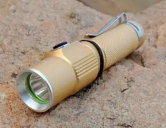 简单的锂电池充电手电筒电路图 简单的锂电池充电手电筒电路图