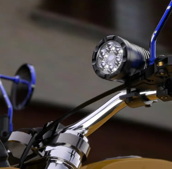 强光手电可以做摩托车的车灯吗 强光手电可以做摩托车的车灯吗