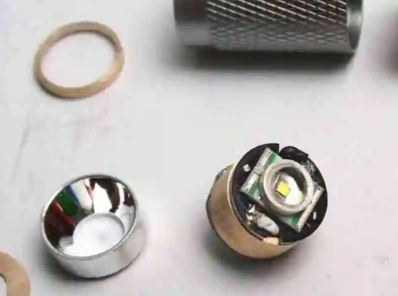 led手电筒灯头拆解 led手电筒灯头拆解