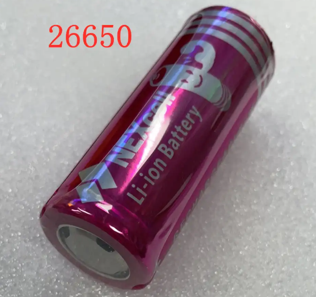 强光手电筒电池正负极