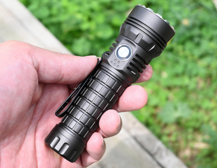 手电强光续航100小时