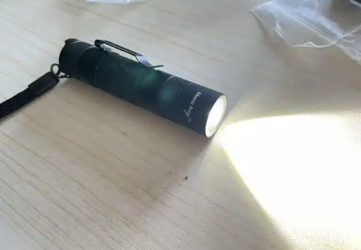 手电筒黄光和白光的区别 手电筒黄光和白光的区别