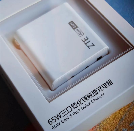 65w充电器可以给普通手机充电